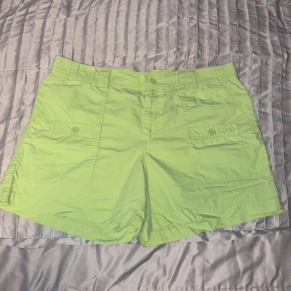 Gap neon short with pockets detail